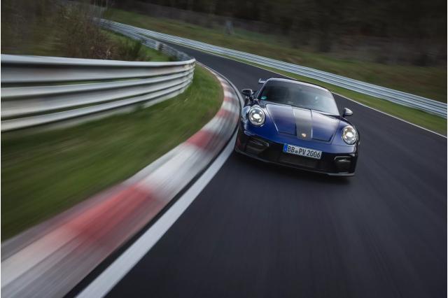 Η Porsche 911 GT3 έγινε το ταχύτερο manual αυτοκίνητο στο Nurburgring